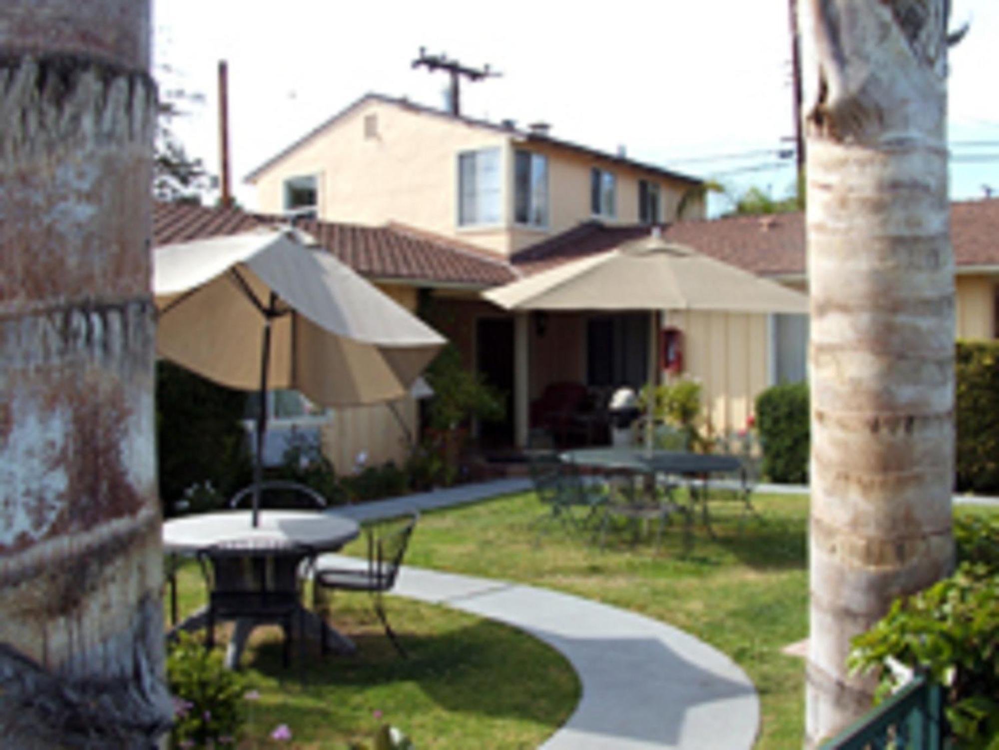 Oasis Inn And Suites Santa Barbara Exterior photo