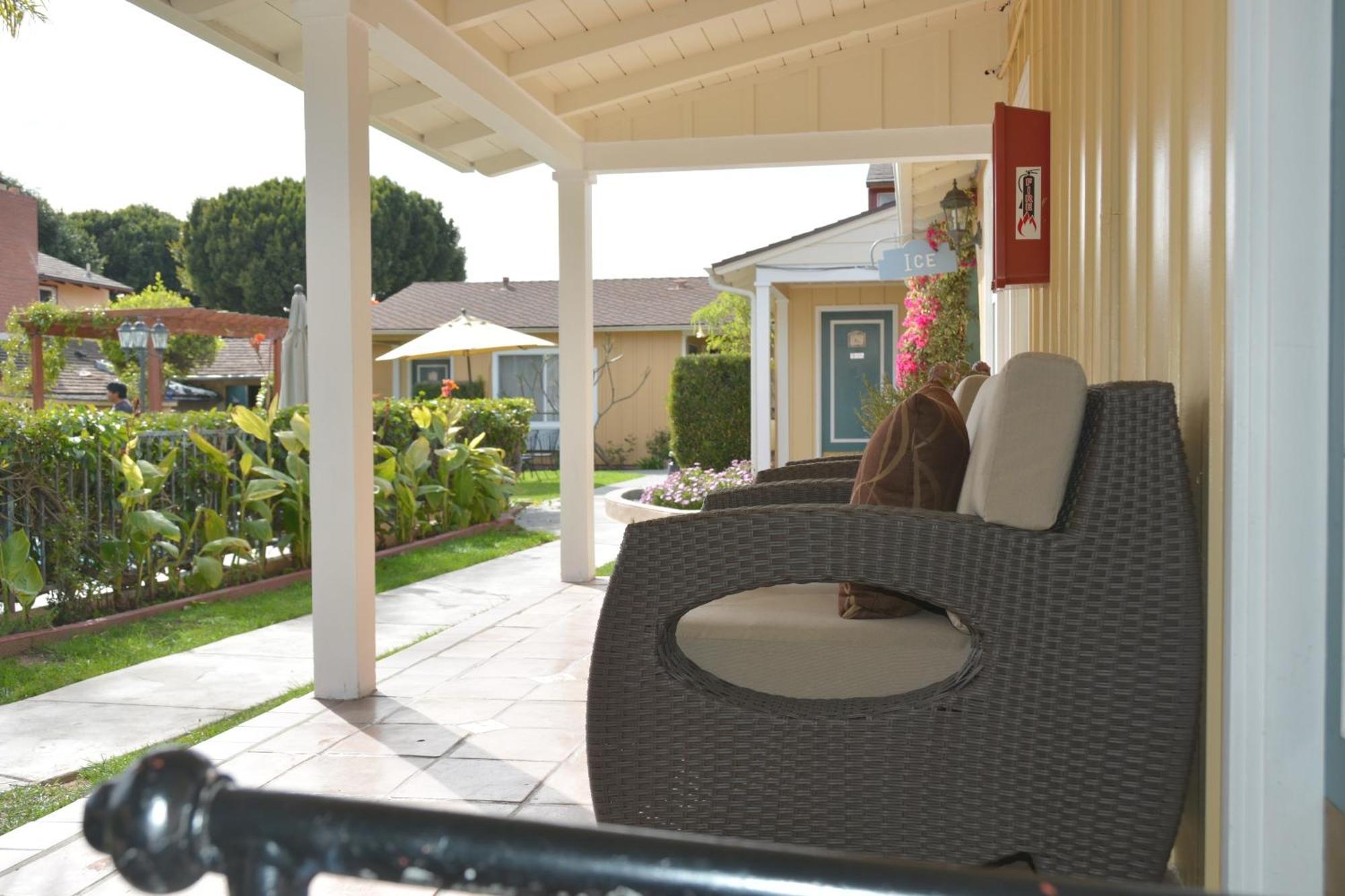 Oasis Inn And Suites Santa Barbara Exterior photo