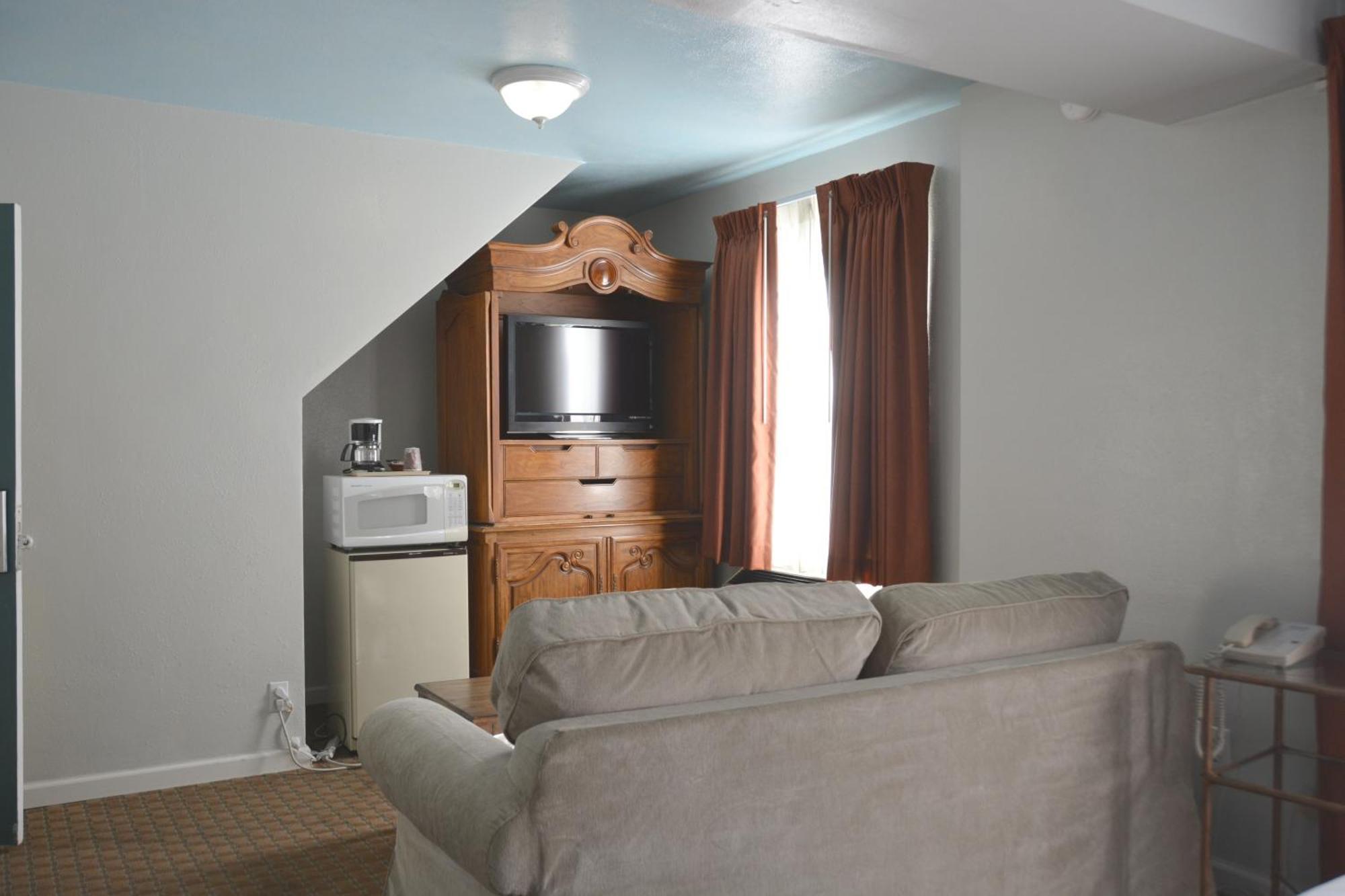 Oasis Inn And Suites Santa Barbara Room photo