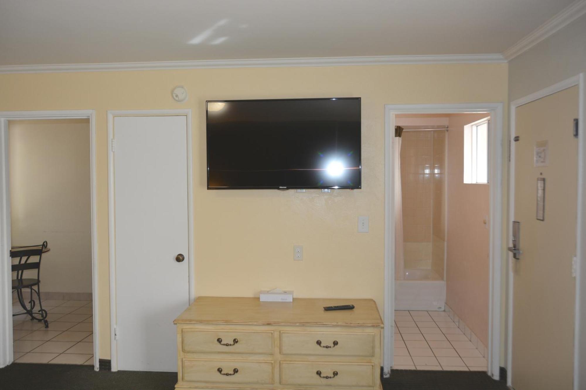 Oasis Inn And Suites Santa Barbara Room photo